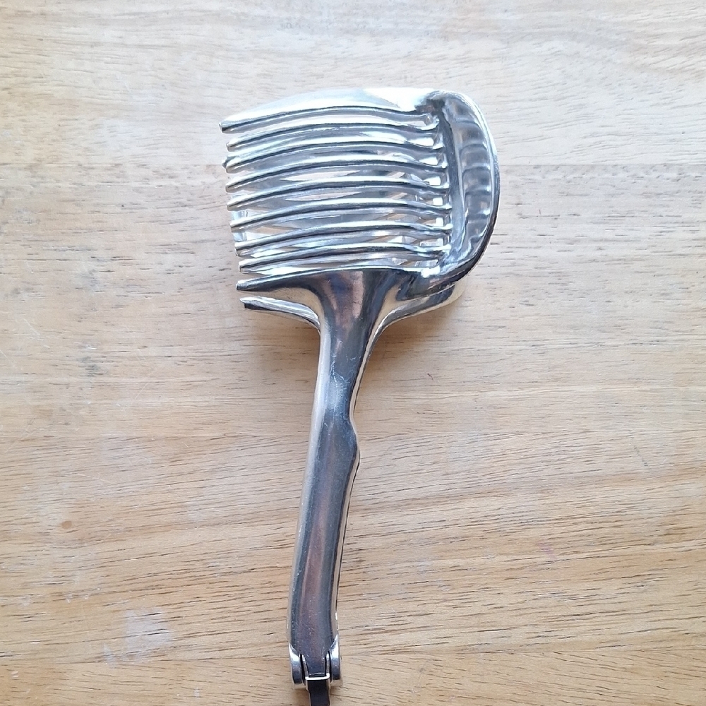 Metal Tomato Slicer - Picture 2 of 9
